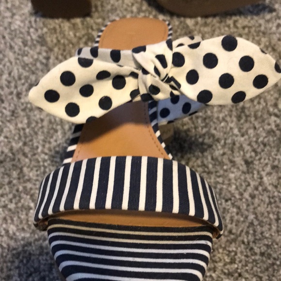 NWOT Navy and White JCrew Heels - Picture 3 of 4